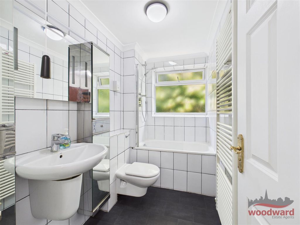 Property photo 3 of 7 Cam01320G0-Pr0366-Still004.Jpg