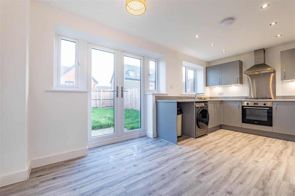 Property photo 3 of 23 Kitchen/Dining Room