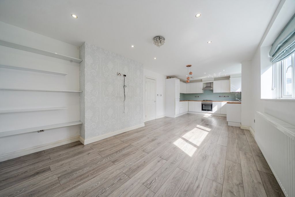 Property photo 1 of 16 1521901-5-6Aa7F5F...