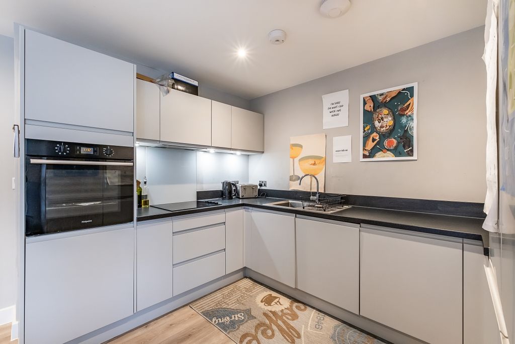 Property photo 2 of 16 Vauxhall-Street-08