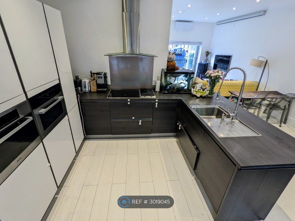 Property photo 3 of 35 Kitchen