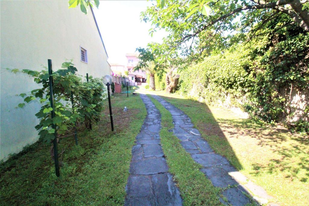Property photo 2 of 28
