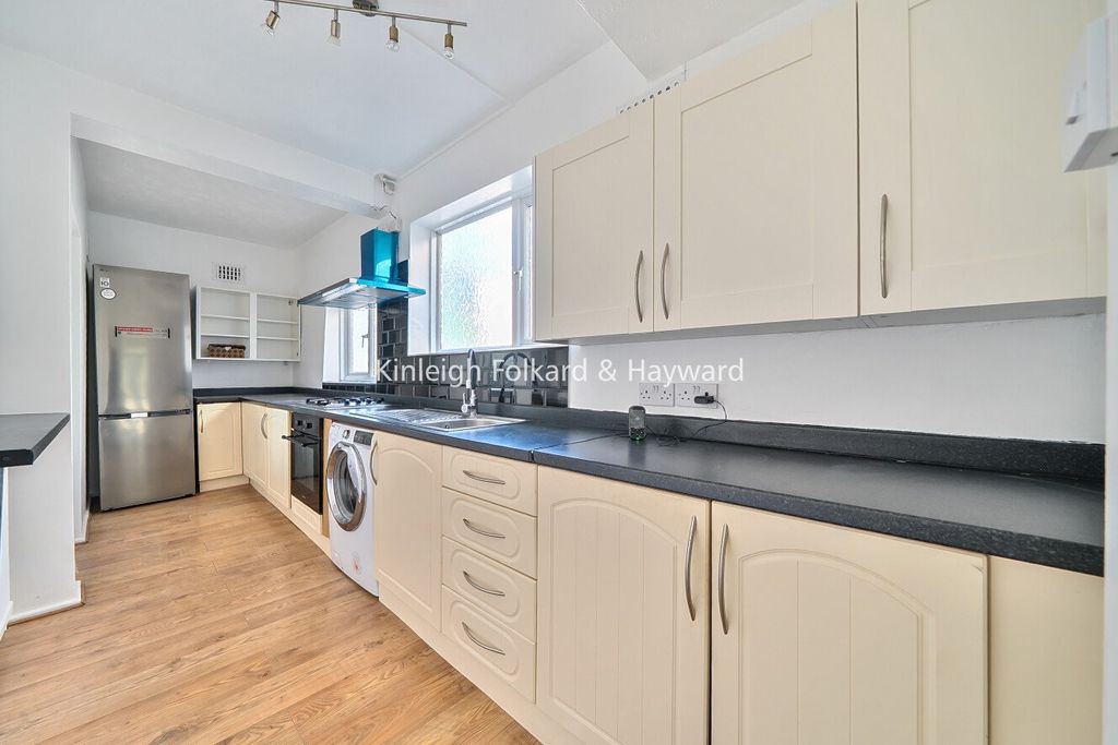 Property photo 1 of 8 Kitchen
