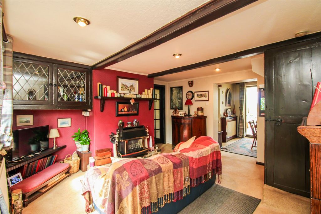 Property photo 2 of 14