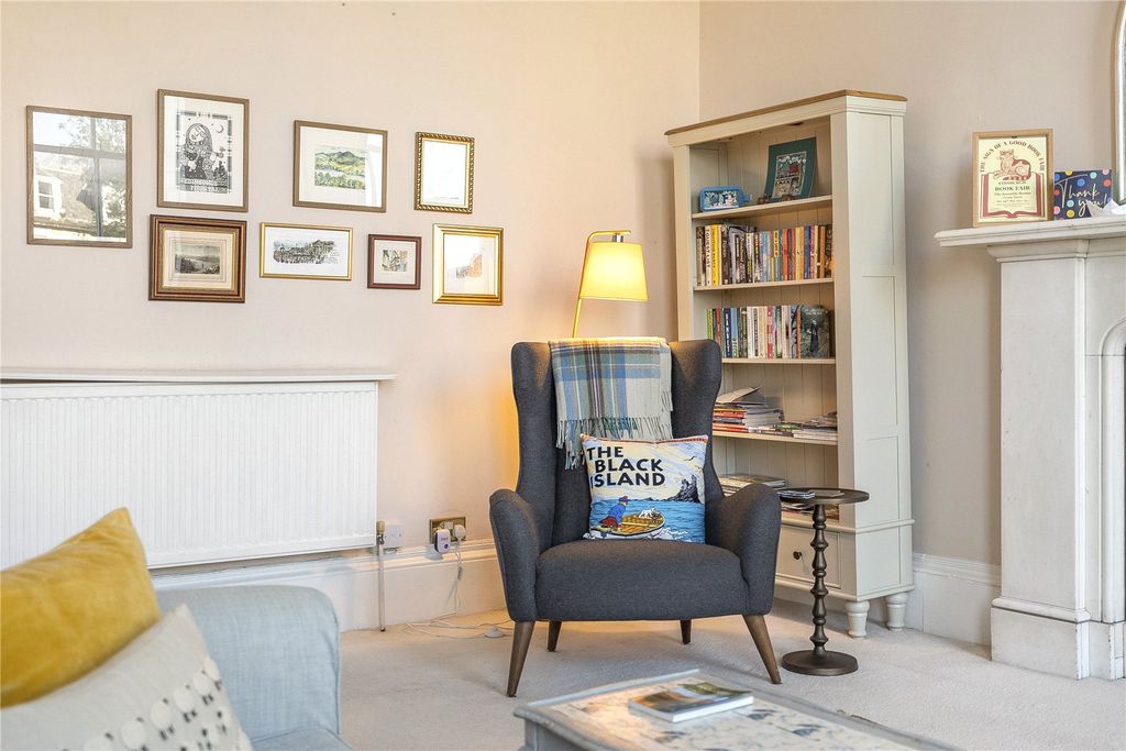 Property photo 3 of 26 8/2 Bellevue Terrace