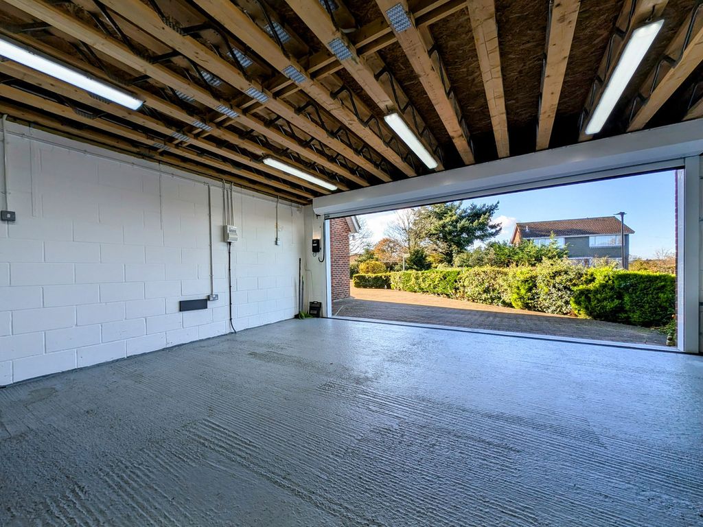 Property photo 2 of 43