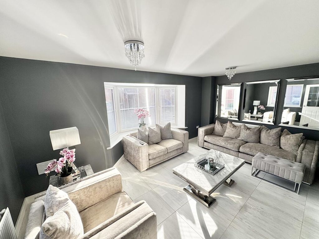 Property photo 3 of 16 Living Room