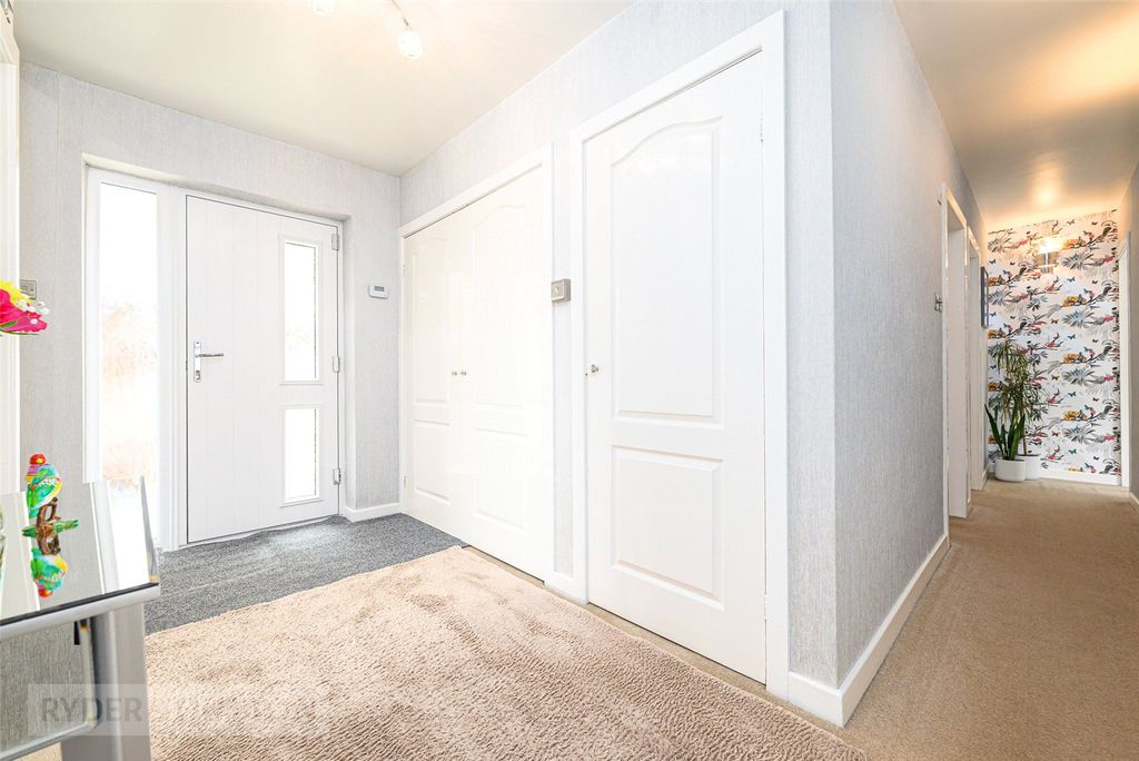 Property photo 3 of 26 Entrance Hallway