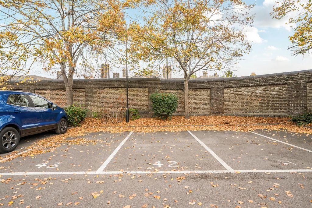 Property photo 3 of 14 1369262-16-68Efad731A1A2.Jpg