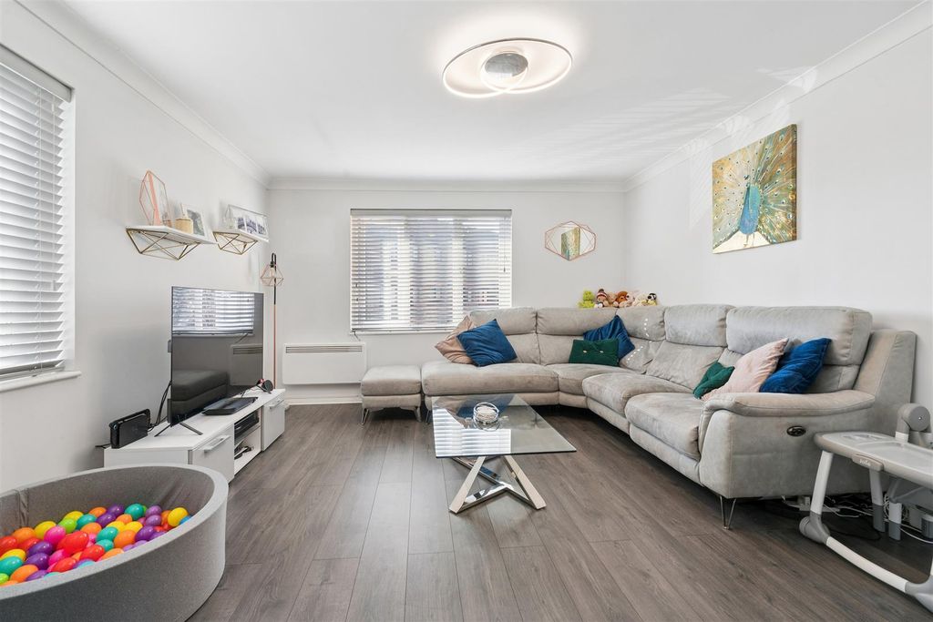 Property photo 2 of 9 123 Kipling Drive Sw19 Reception 2.Jpg