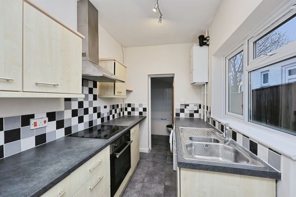 Property photo 3 of 14 Kitchen