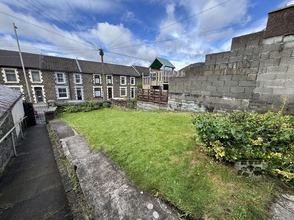 Property photo 3 of 18 Front Garden