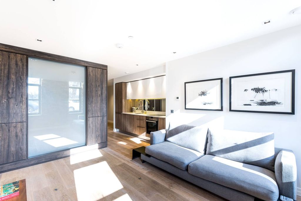 Property photo 3 of 12