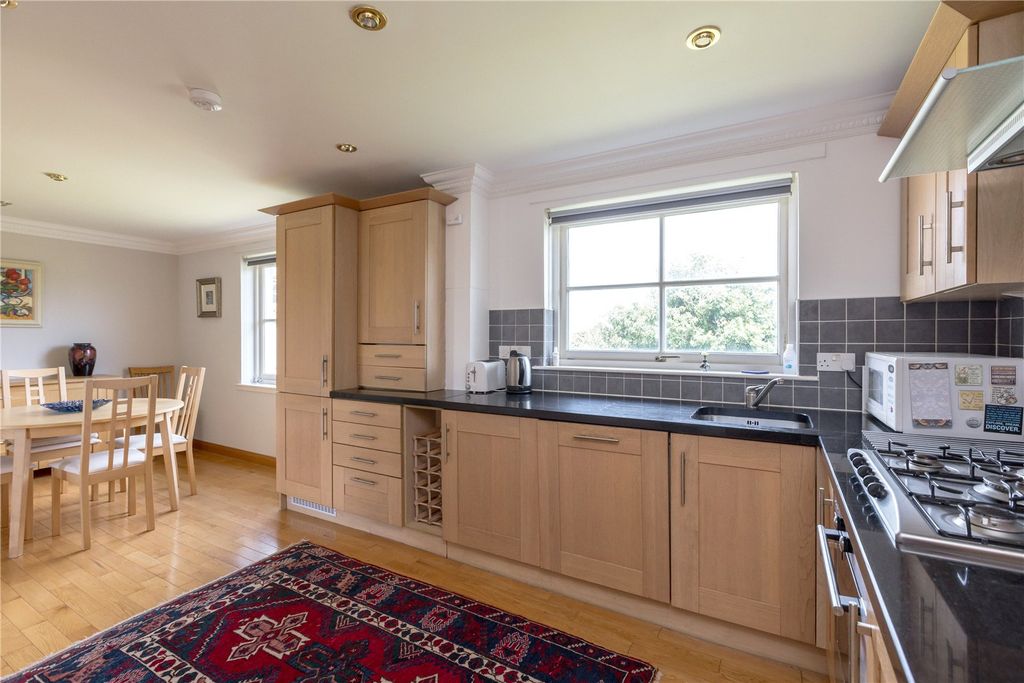 Property photo 3 of 29 East Links Road 5