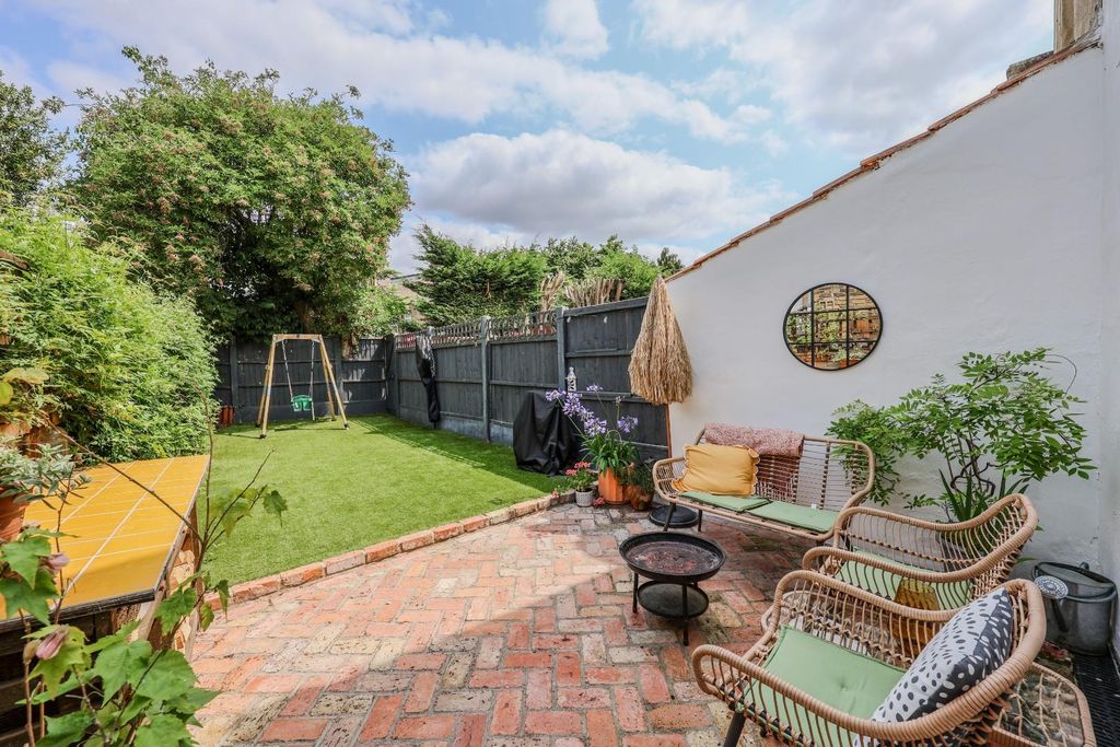 Property photo 3 of 35