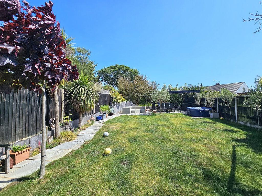 Property photo 2 of 32
