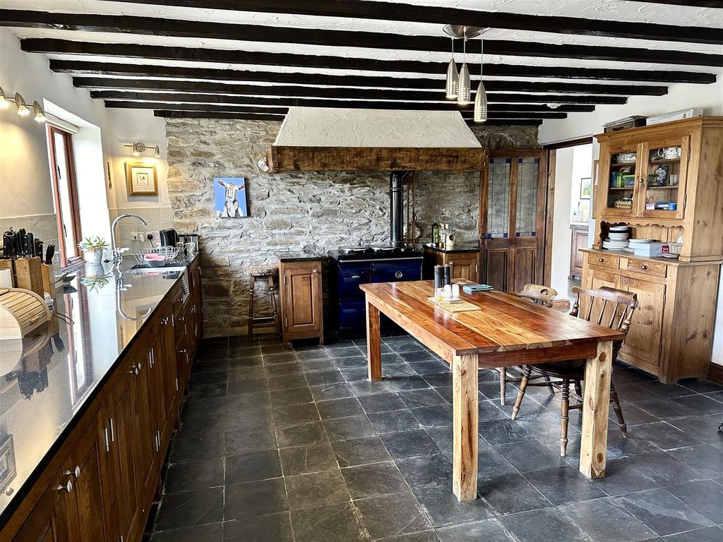 Property photo 3 of 40 Kitchen