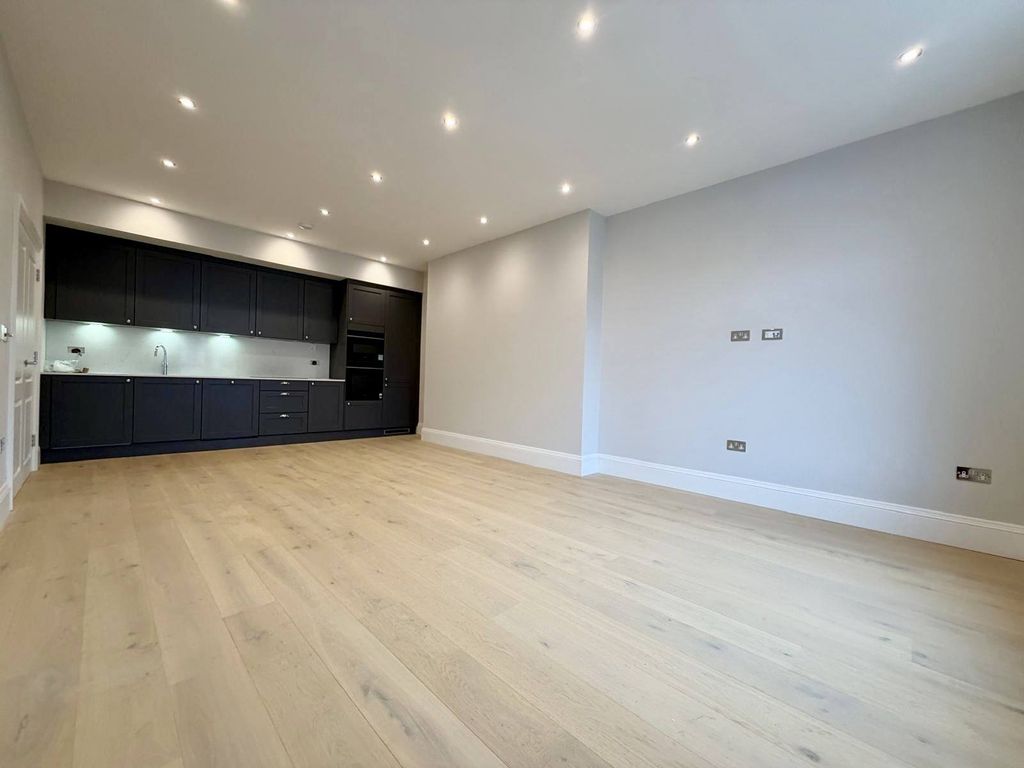 Property photo 3 of 11 Gallery
