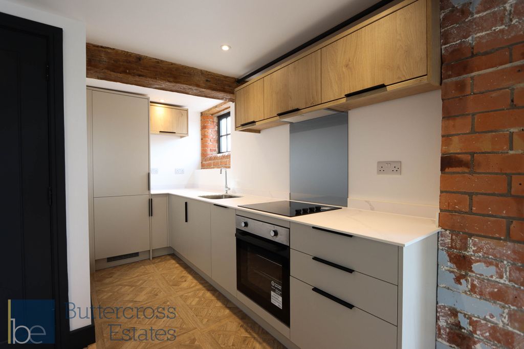 Property photo 3 of 10 Kitchen