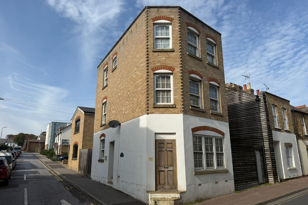 Property photo 1 of 5