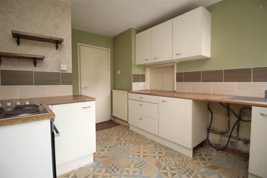Property photo 3 of 11 Kitchen 2 .Jpg