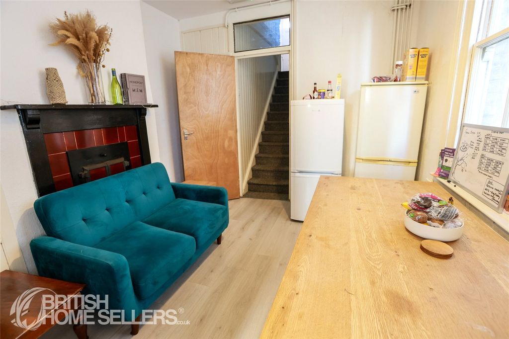 Property photo 2 of 20 Picture No. 17