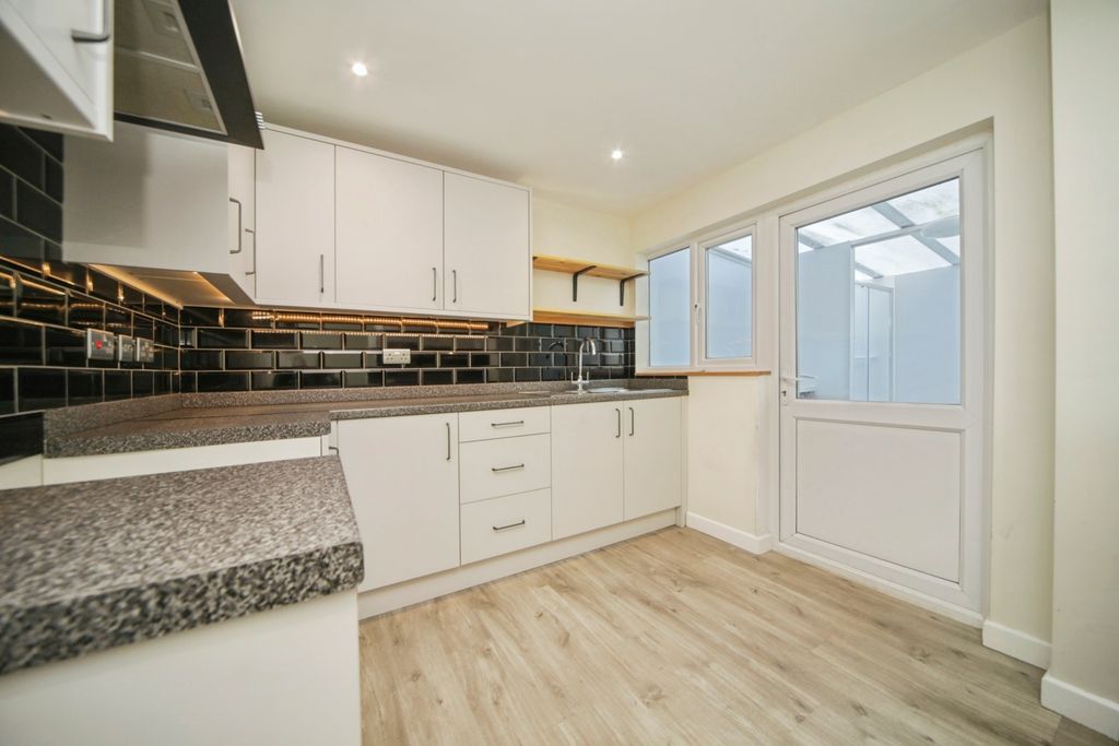 Property photo 2 of 21 Pbox-Img.Jpg