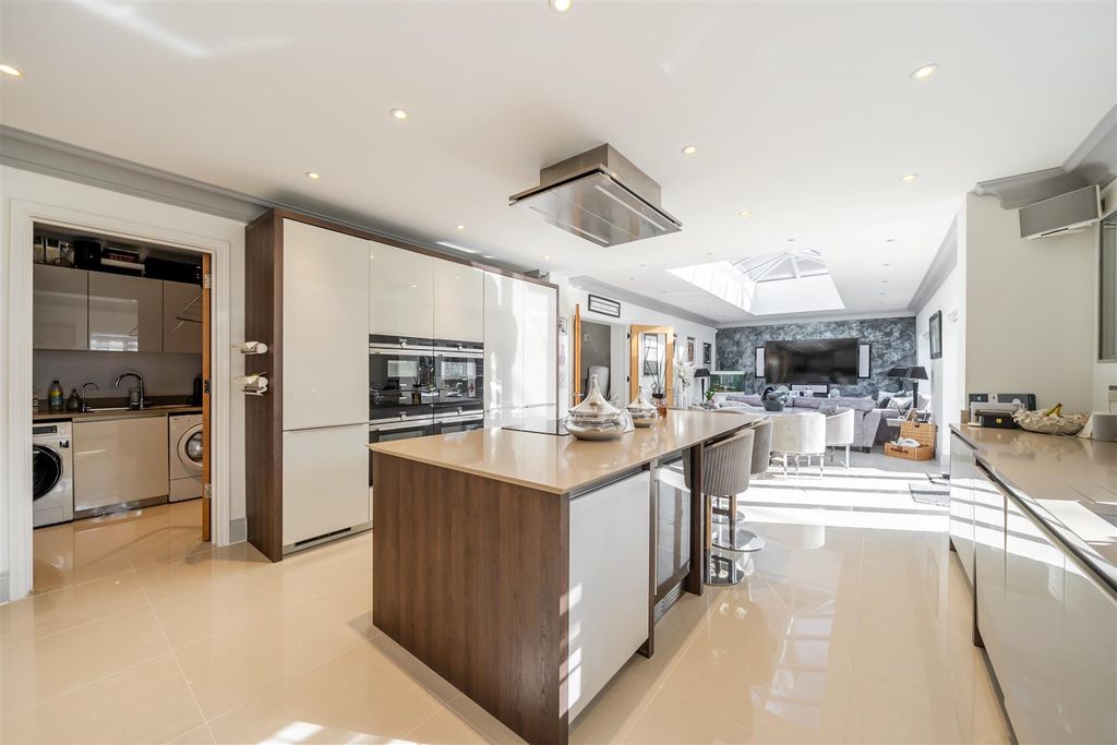 Property photo 2 of 19 1421317-28-69A5833Ad5c95.Jpg