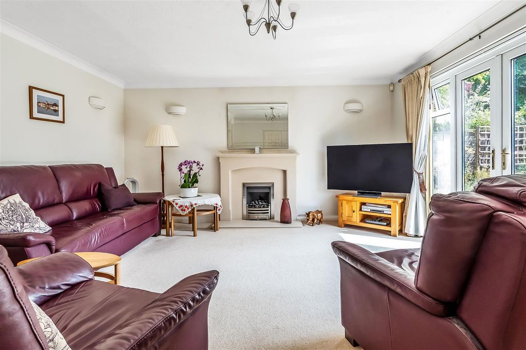 Property photo 2 of 29 6-Aston-Close-9.Jpg