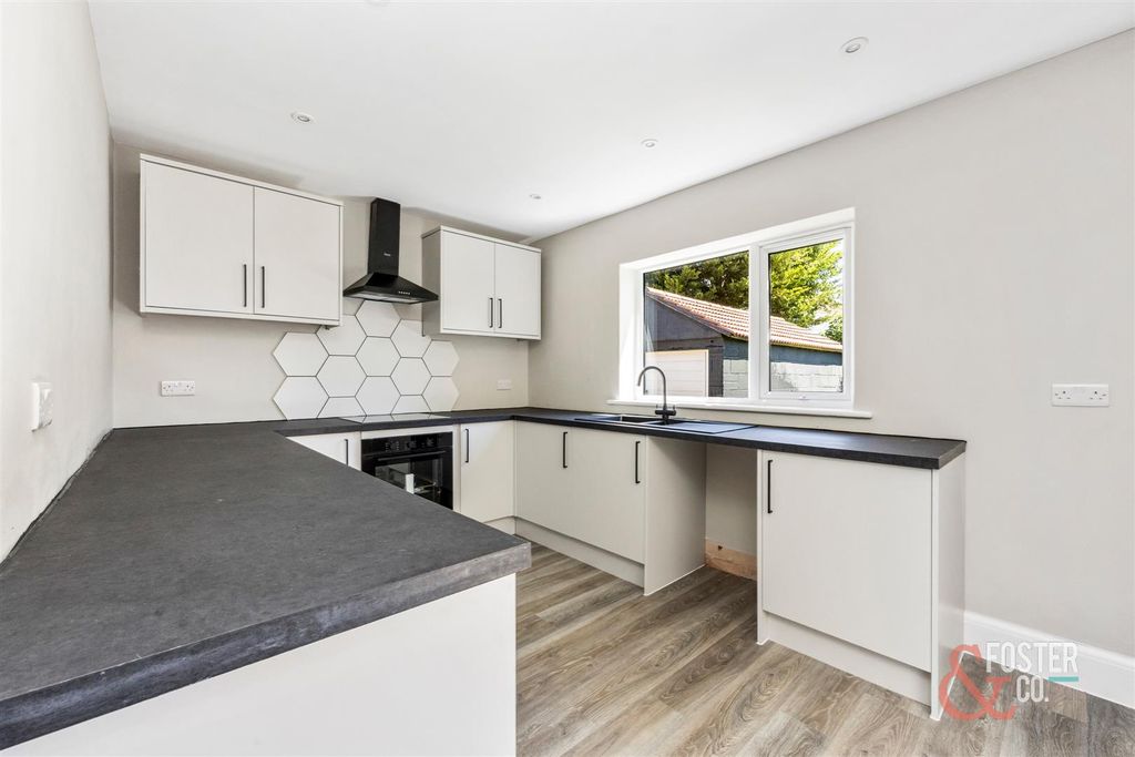 Property photo 3 of 27 Ladies Mile Rd, 130-010.Jpg
