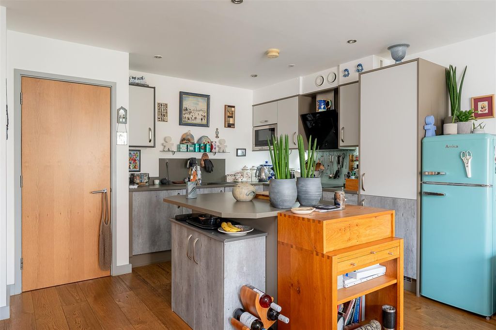 Property photo 3 of 15 Kitchen