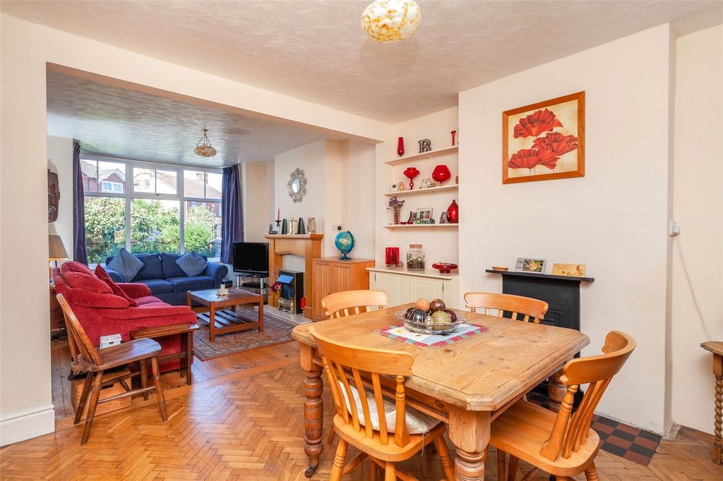 Property photo 3 of 14 Dining Room