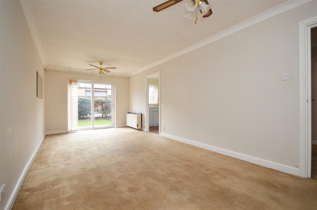 Property photo 3 of 11 Sitting / Dining Room