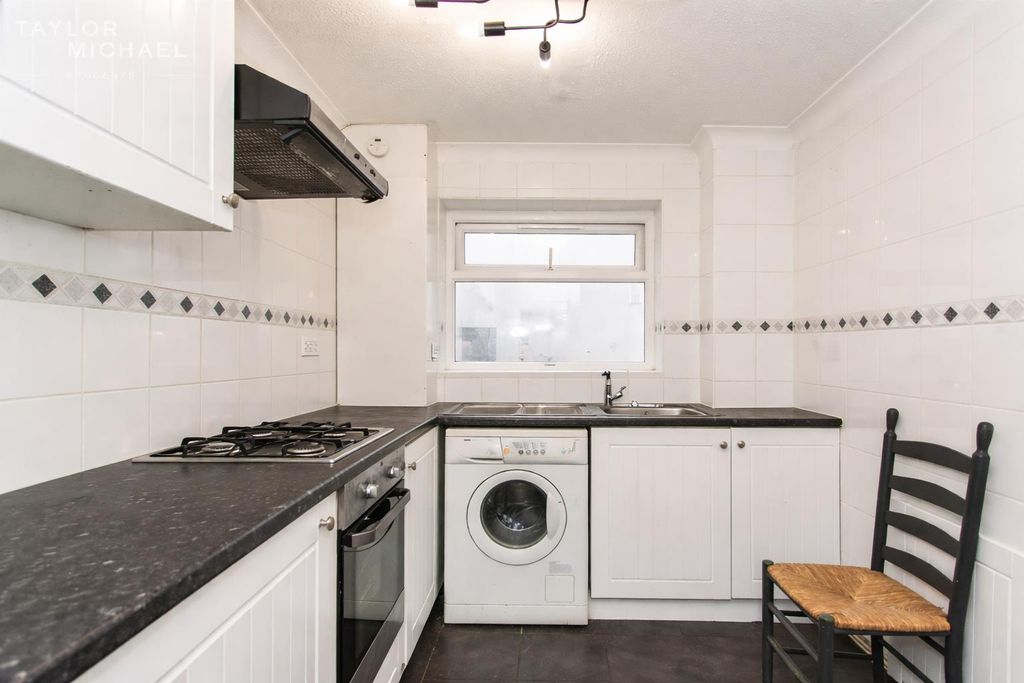 Property photo 2 of 11 Kitchen