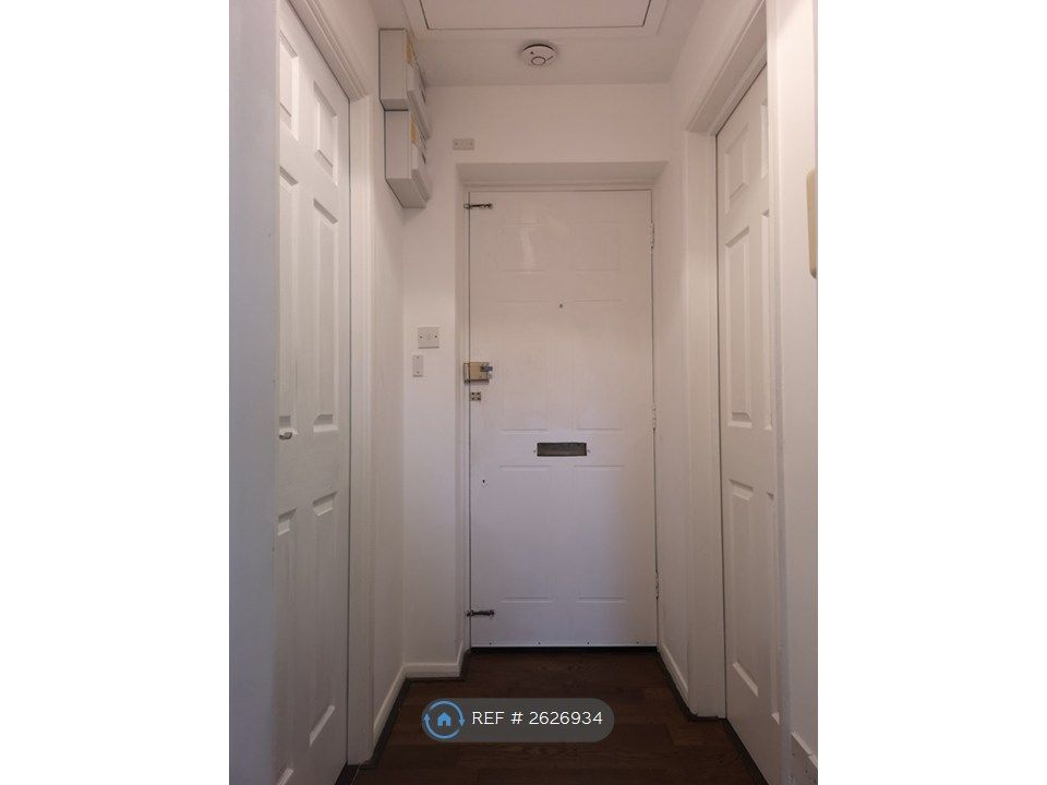 Property photo 2 of 16 Hallway