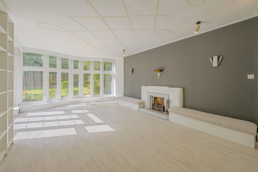 Property photo 2 of 45 Lounge 1