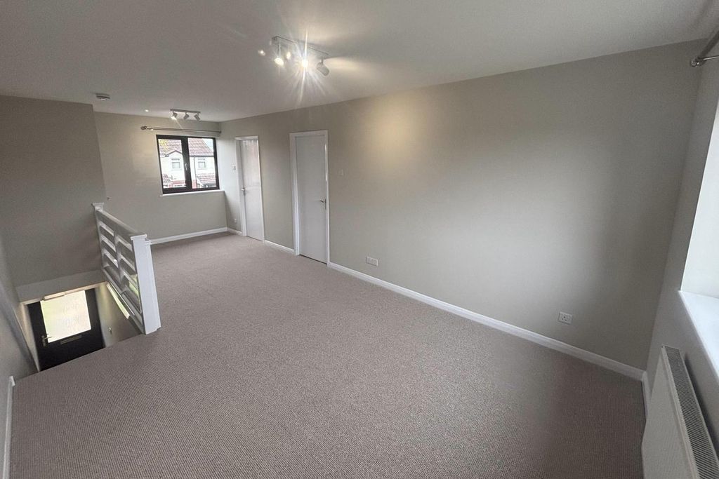 Property photo 2 of 6 0A9803Bf-Ed92-404B-8A9d-7102Fc6E2A61.Jpeg