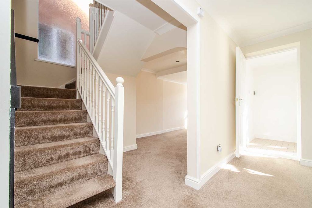 Property photo 3 of 17 Photo 6