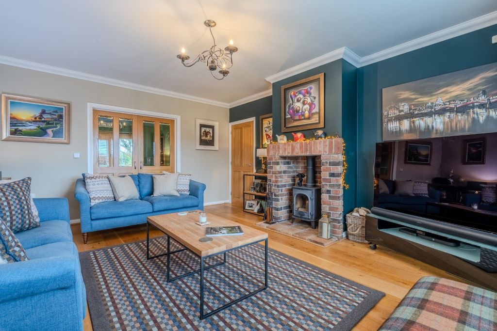 Property photo 2 of 27