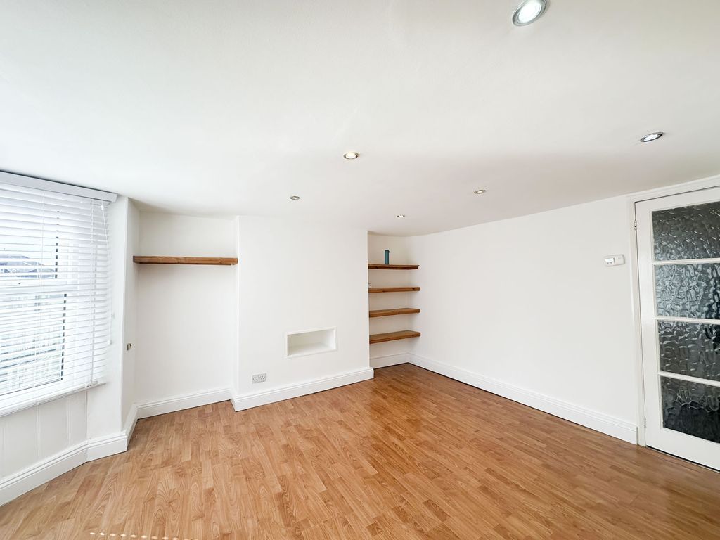 Property photo 2 of 12 Devonshireplace1220260911-Interior-5-Dktiget33Q1G3Nus_Edited.Jpg