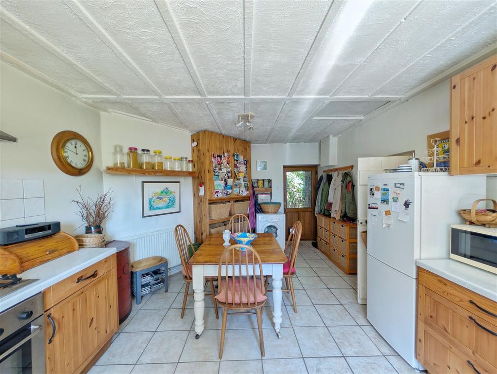 Property photo 3 of 28