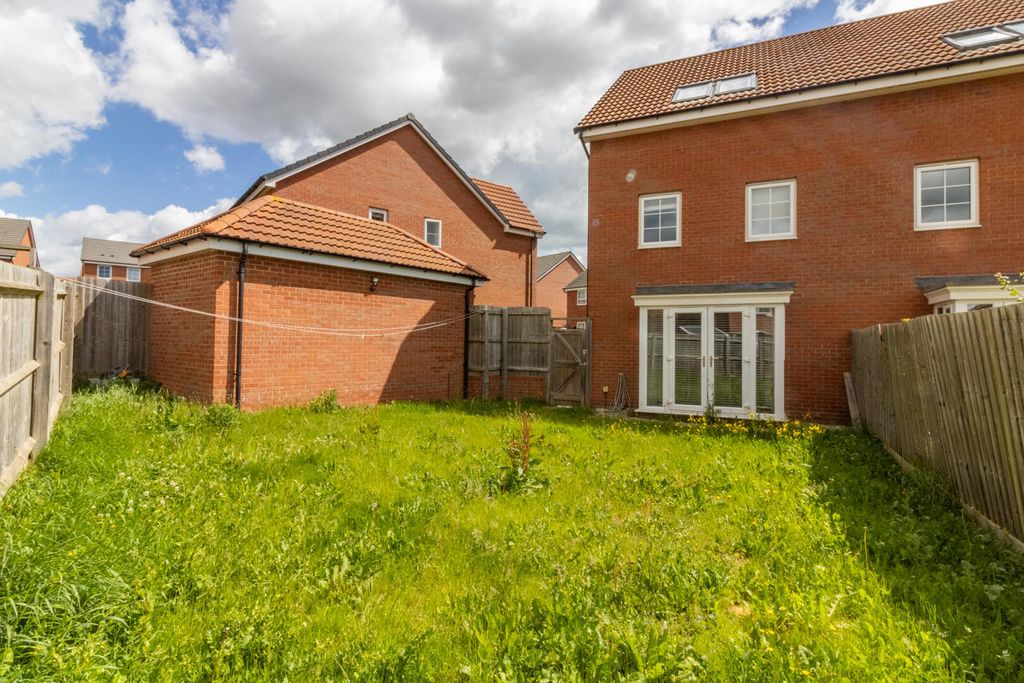 Property photo 2 of 19 Rear Garden