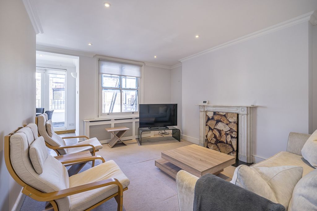 Property photo 3 of 13 Reception