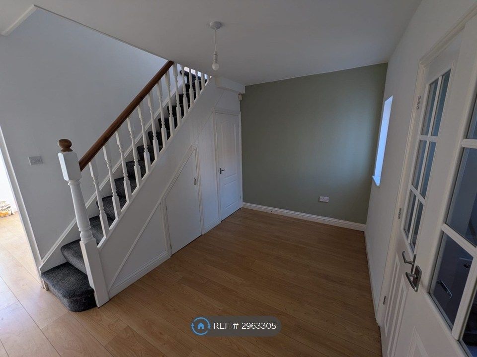 Property photo 3 of 10 Dining Room