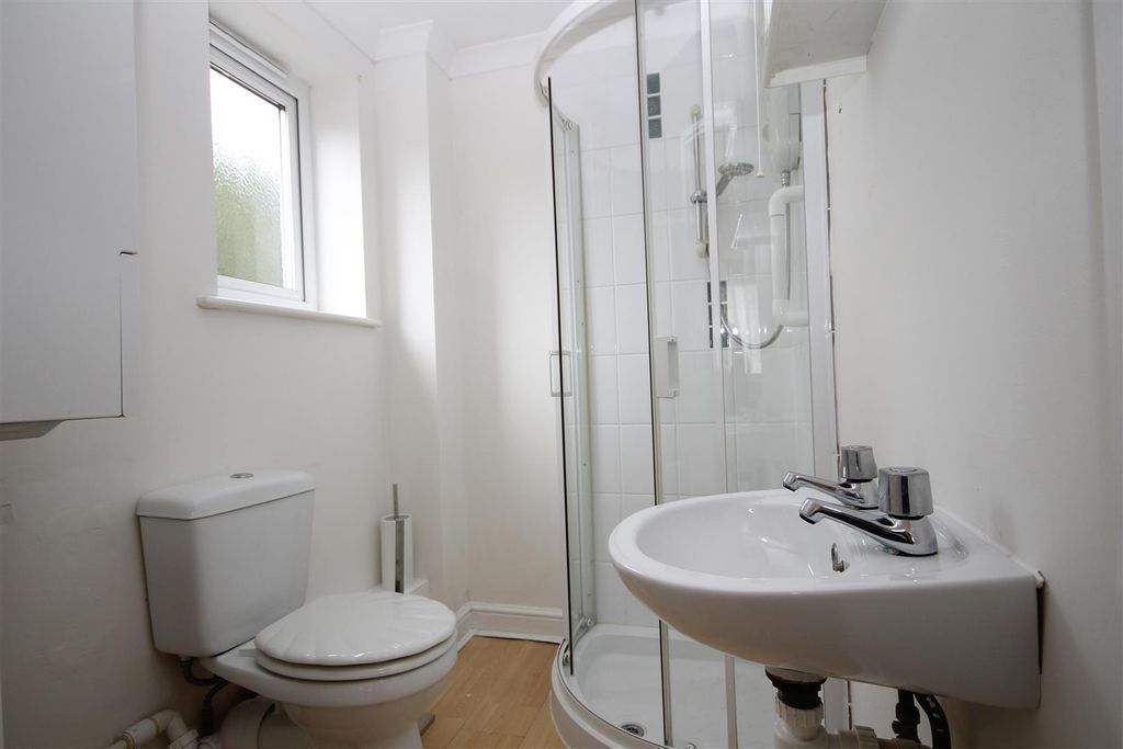 Additional image 7 of 2 bed flat to rentBrooklands, Queens Road, Freshwater PO40