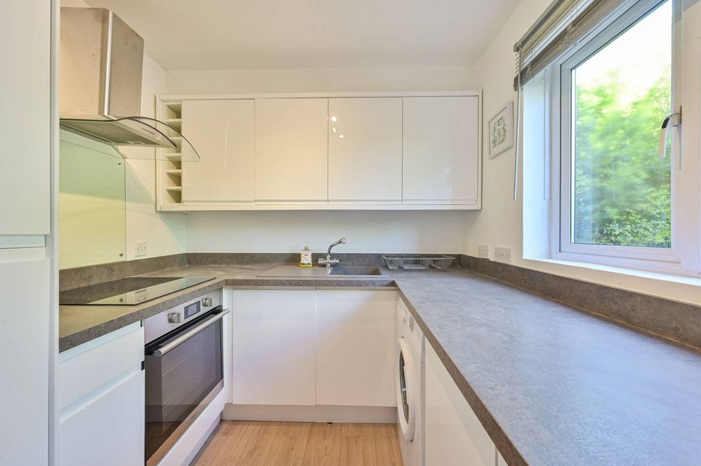 Property photo 3 of 11