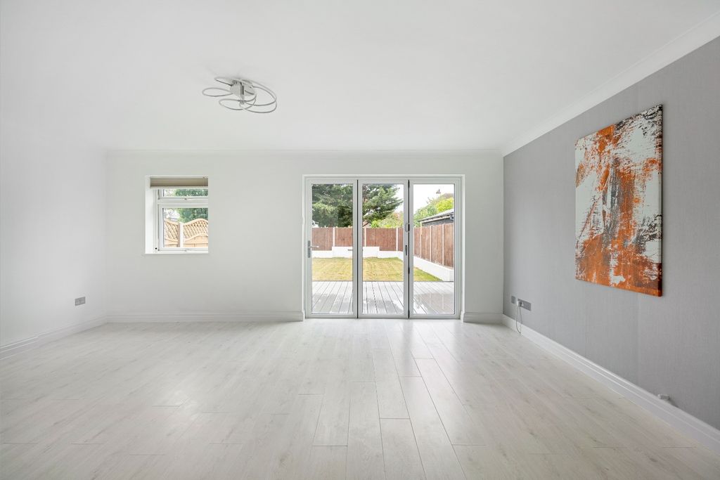 Property photo 3 of 21 4565106