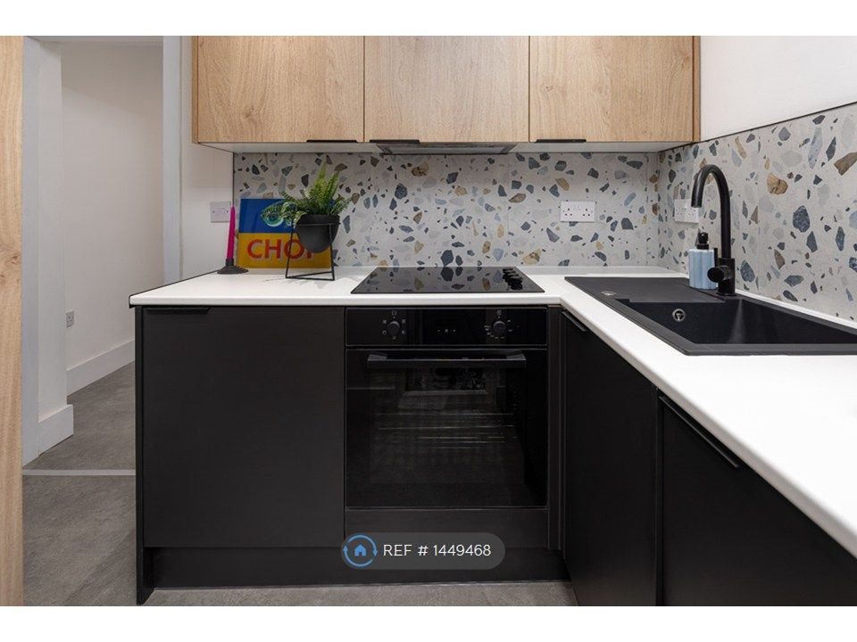 Property photo 1 of 11 Kitchen