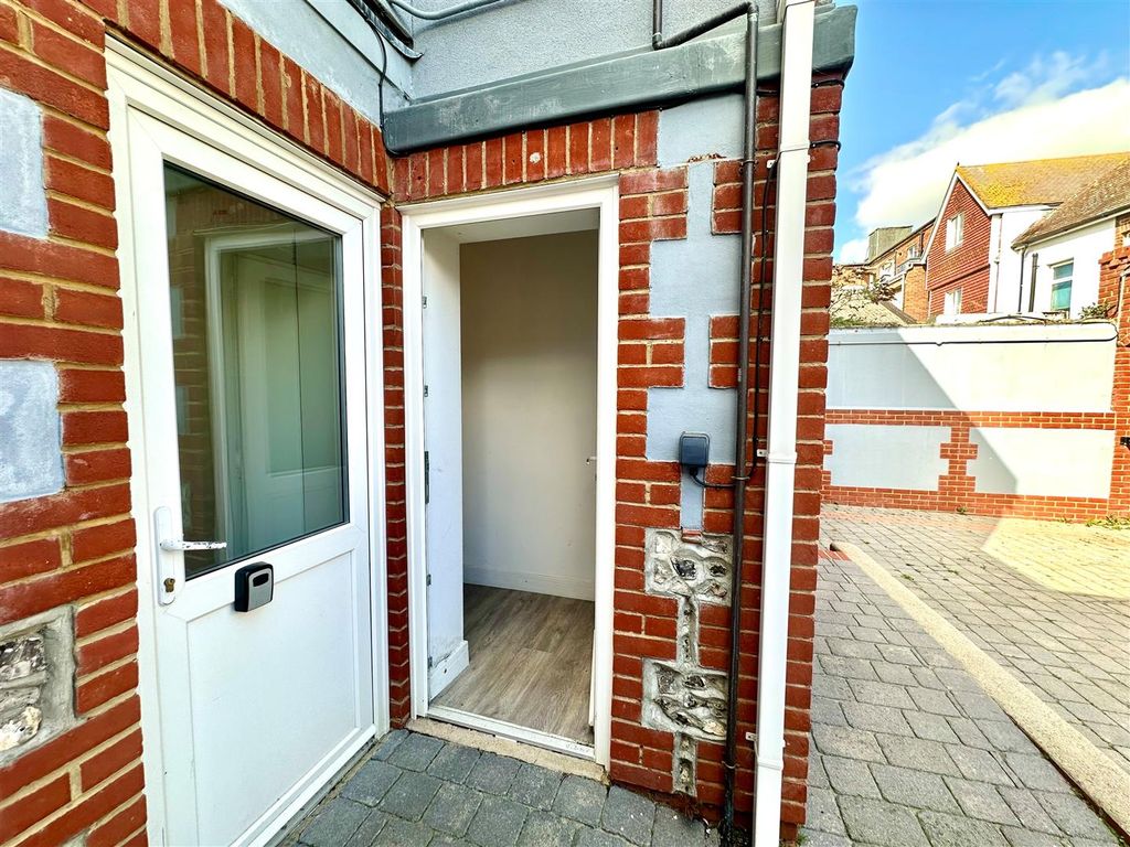 Property photo 3 of 11 203.Jpg