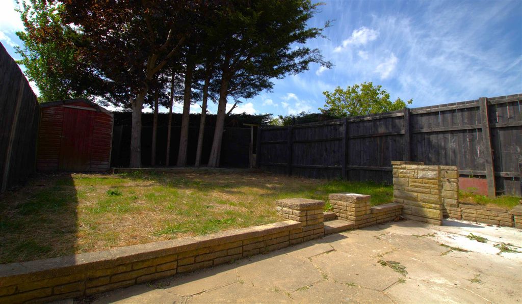 Property photo 2 of 10 Garden